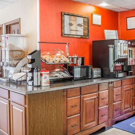 Rodeway Inn Huntington Station - Melville Екстериор снимка