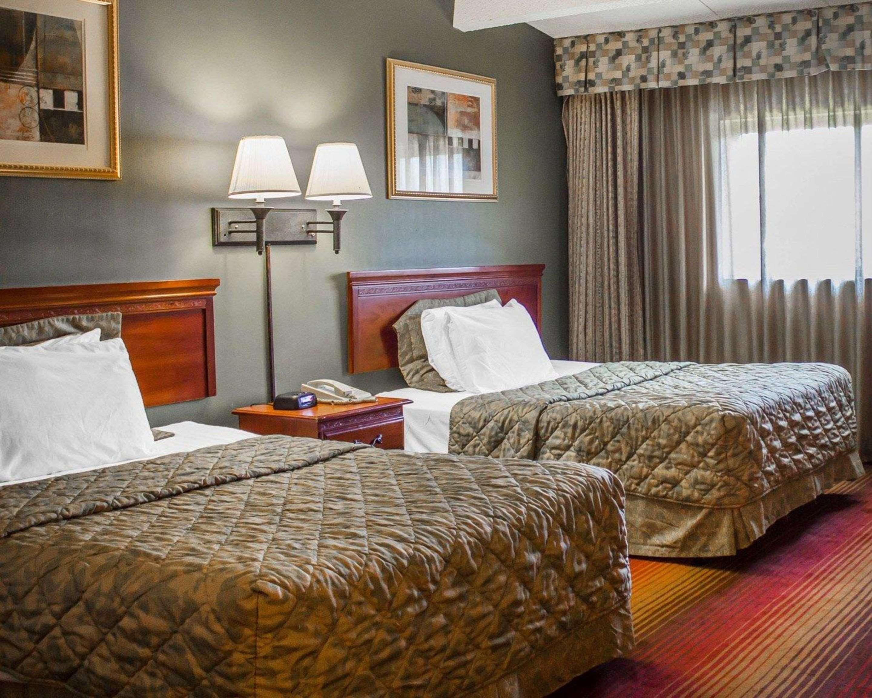 Rodeway Inn Huntington Station - Melville Екстериор снимка