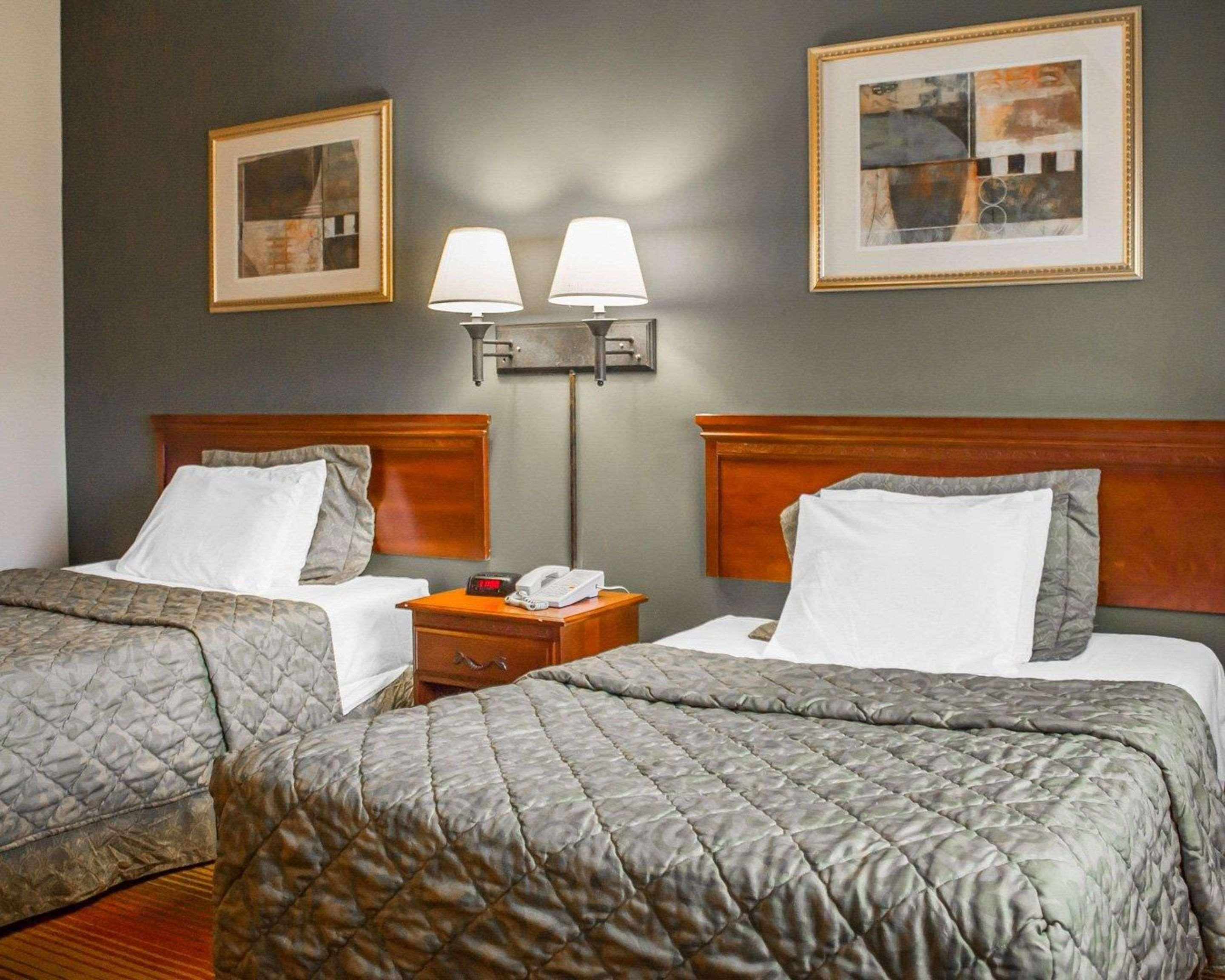 Rodeway Inn Huntington Station - Melville Екстериор снимка