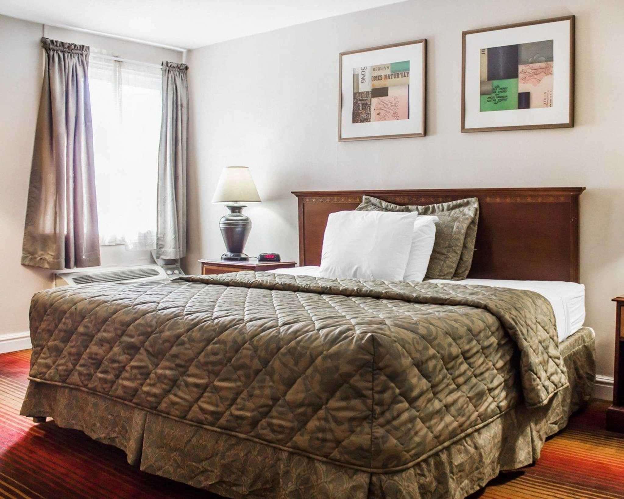 Rodeway Inn Huntington Station - Melville Екстериор снимка