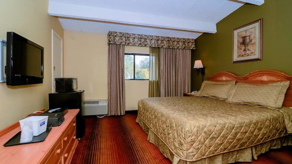 Rodeway Inn Huntington Station - Melville Екстериор снимка