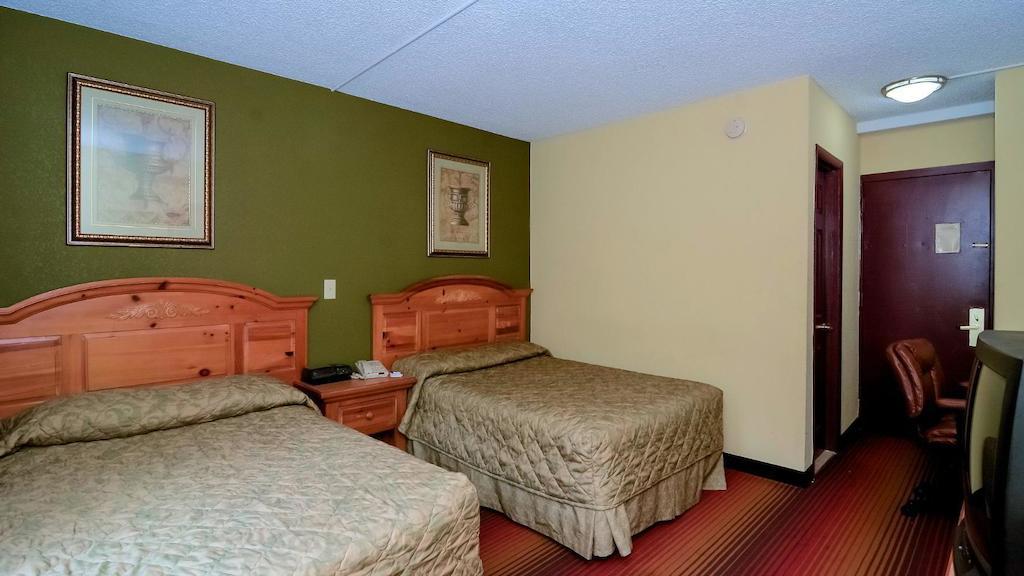 Rodeway Inn Huntington Station - Melville Екстериор снимка