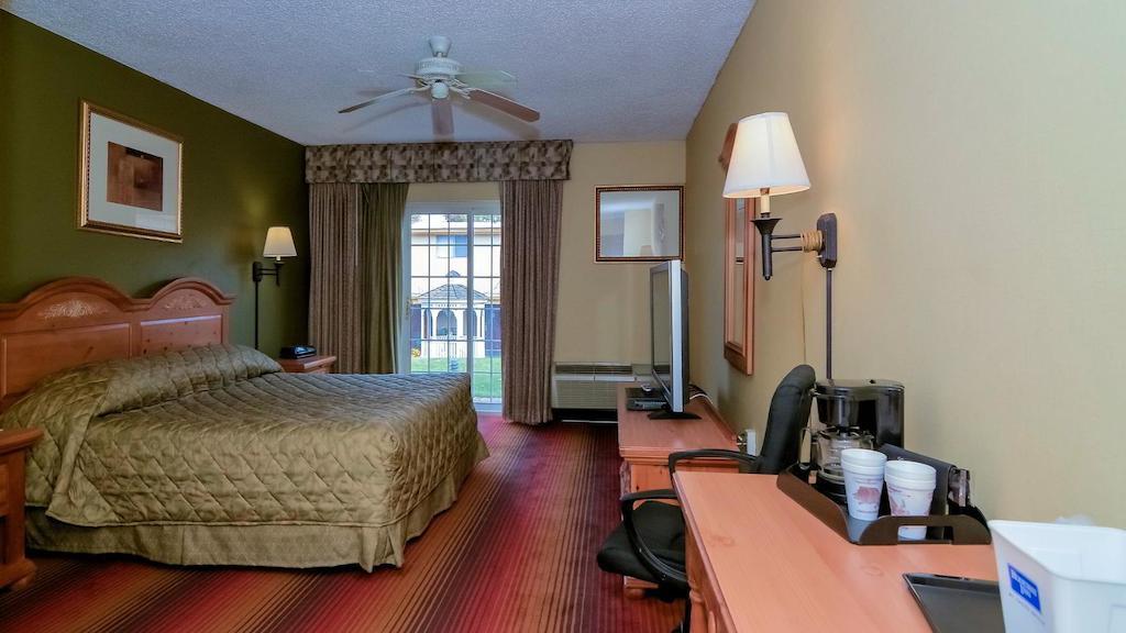 Rodeway Inn Huntington Station - Melville Екстериор снимка