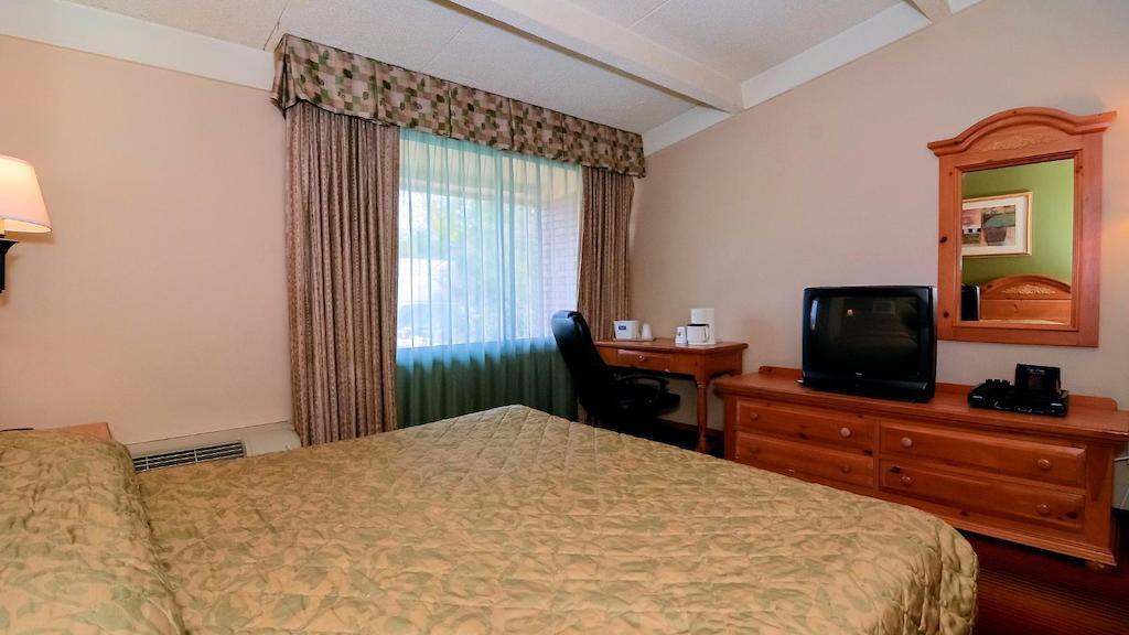 Rodeway Inn Huntington Station - Melville Екстериор снимка