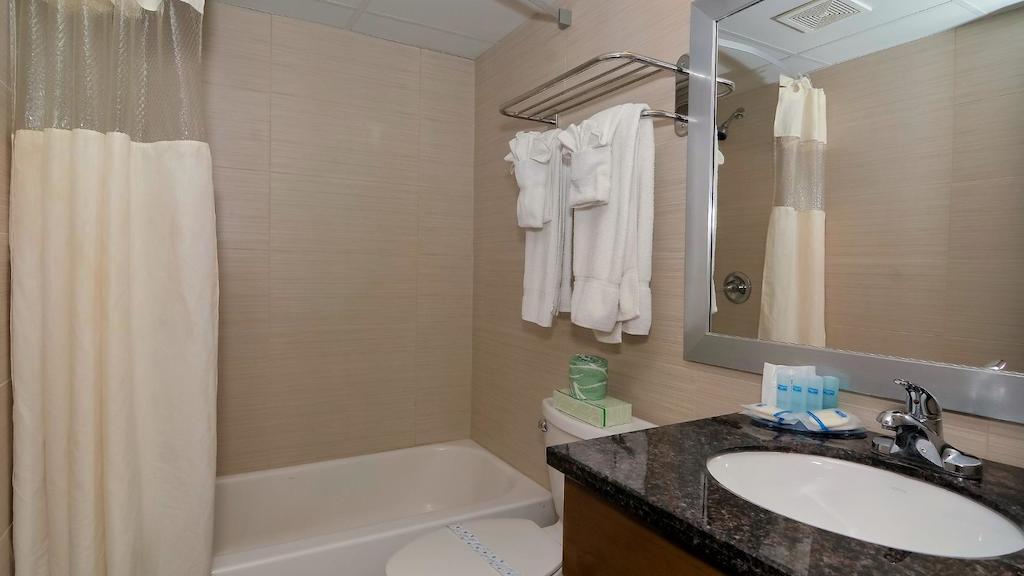 Rodeway Inn Huntington Station - Melville Екстериор снимка