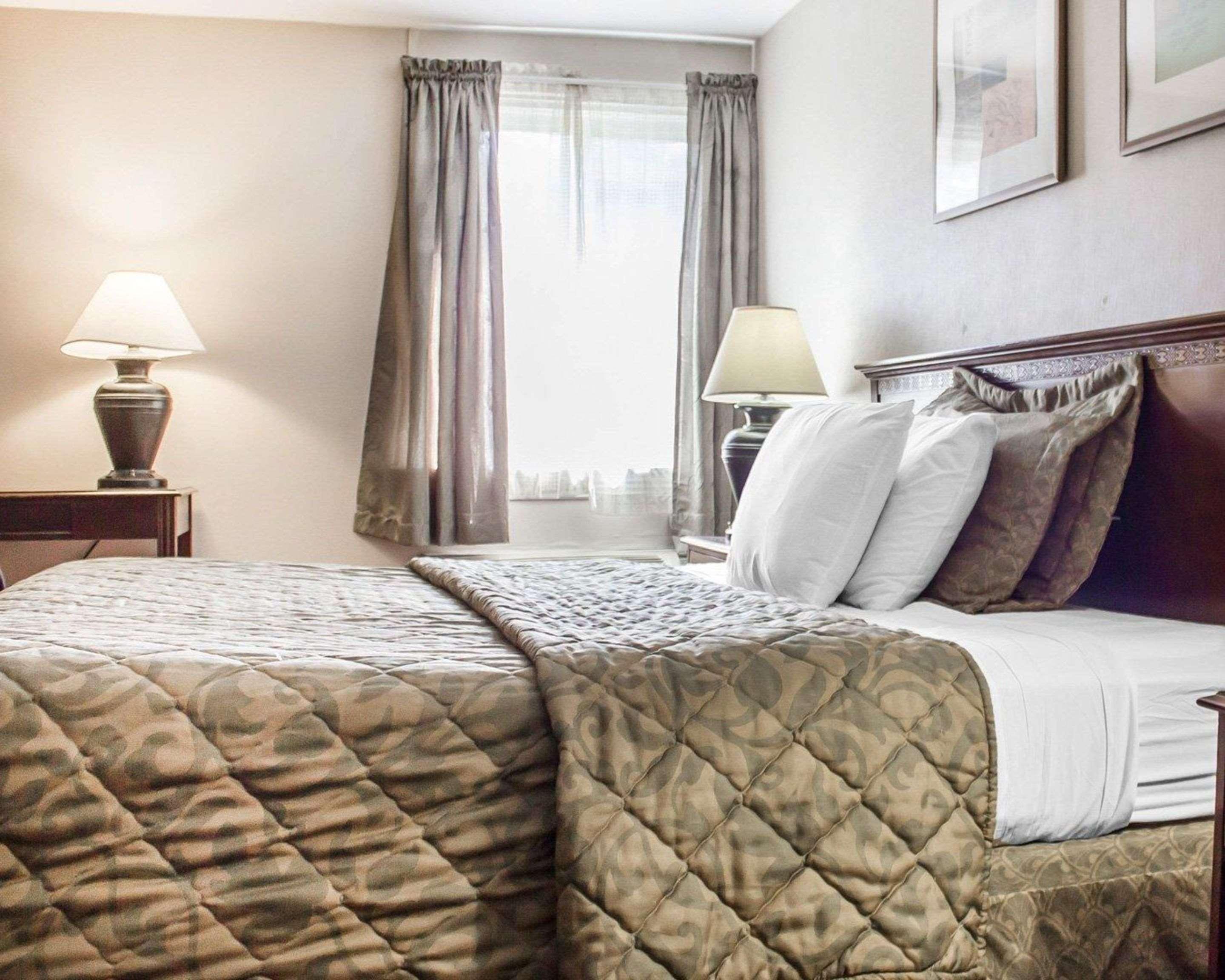 Rodeway Inn Huntington Station - Melville Екстериор снимка