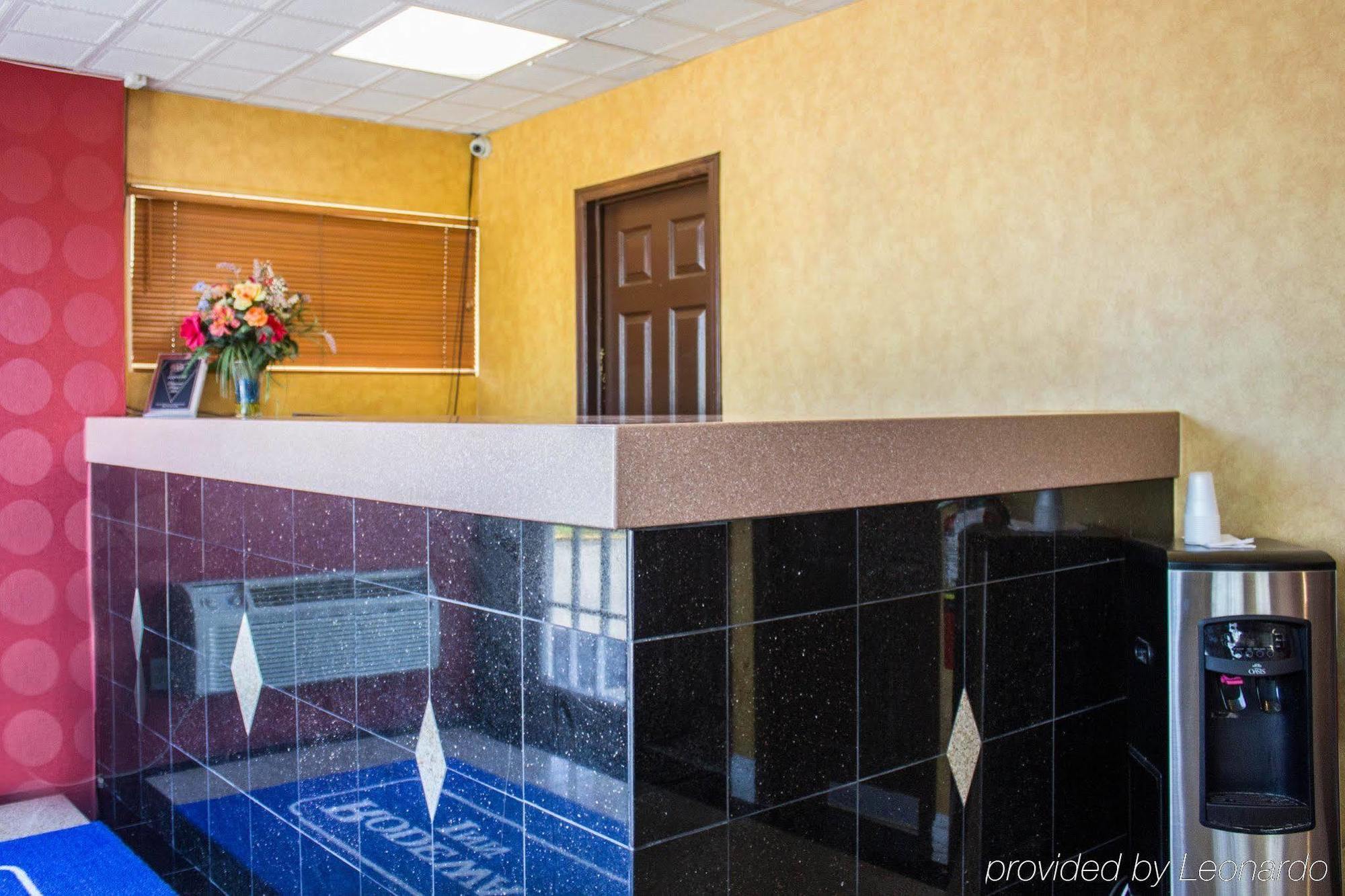 Rodeway Inn Huntington Station - Melville Екстериор снимка