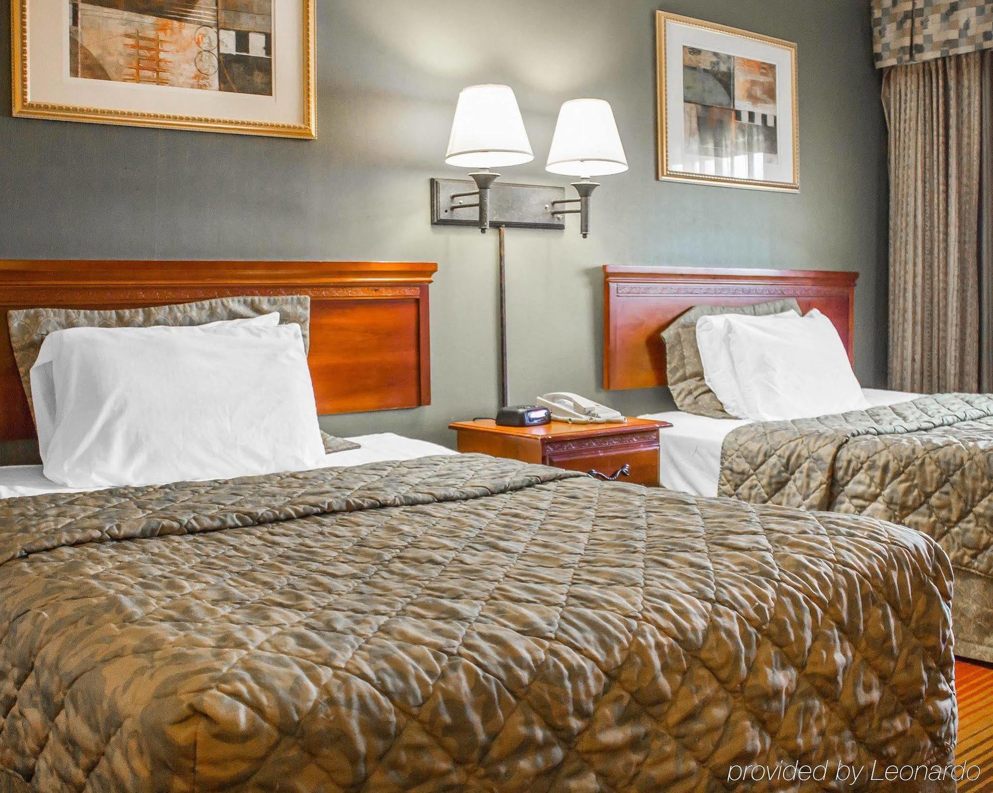Rodeway Inn Huntington Station - Melville Екстериор снимка