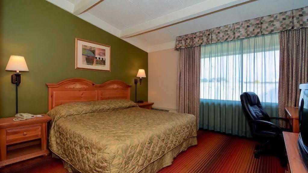 Rodeway Inn Huntington Station - Melville Екстериор снимка